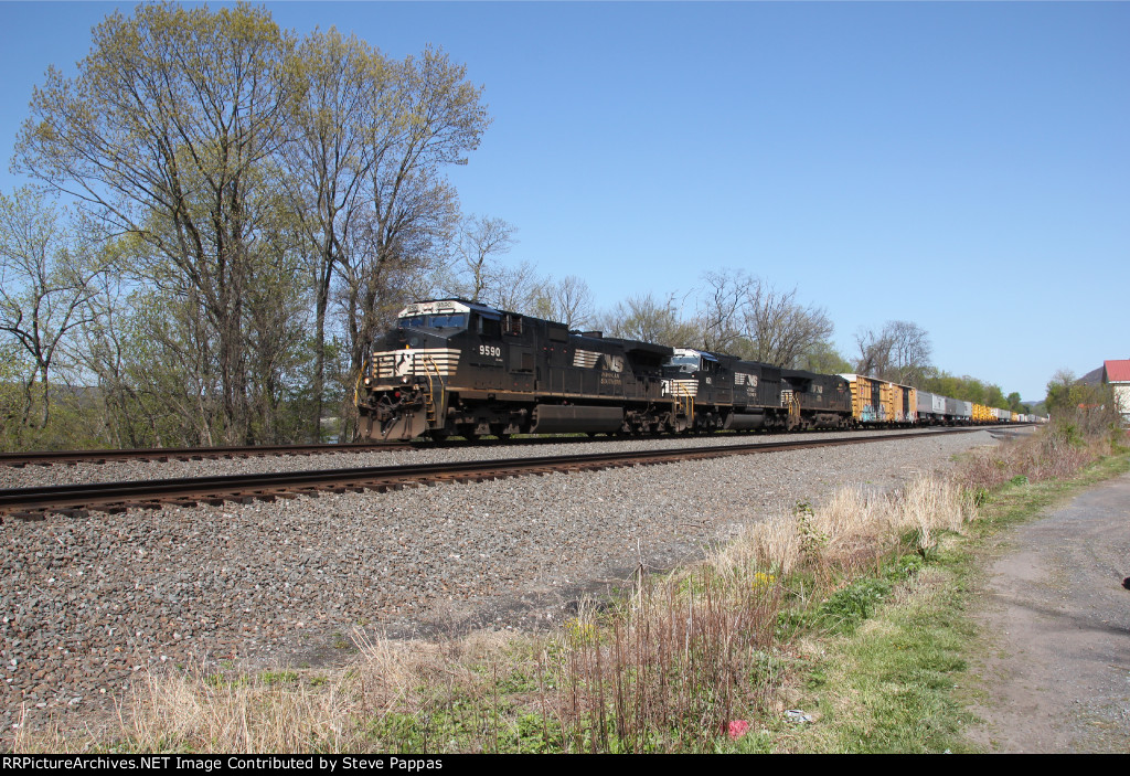 NS 9590 with a westbound freight